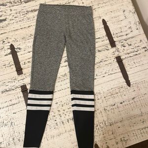 BOMBSHELL LEGGINGS SZ SM PERFECT CONDITION